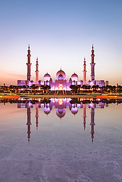 Abu Dhabi's magnificent Grand Mosque viewed in a reflecting pool, Abu Dhabi, United Arab Emirates, Middle East