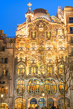 Casa Batllo, UNESCO World Heritage Site, modernist architecture by Antoni Gaudi on Paseo de Gracia Avenue, Barcelona, Catalonia, Spain, Europe