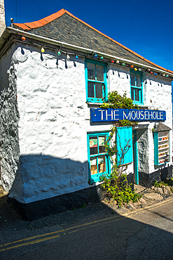 Whitewashed cottage at the picturesque fishing village of Mousehole, Cornwall, England, United Kingdom, Europe