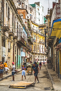 Busy street in La Habana (Havana), Cuba, West Indies, Caribbean, Central America