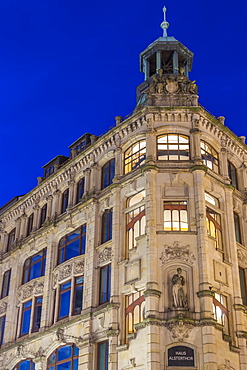 Alsterthor Kontorhaus in the city centre at dusk, Hamburg, Germany, Europe