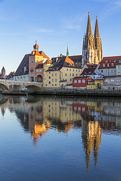 View to the Cathedral of St. Peter, the Stone Bridge and the Bridge Tower, Regensburg, Bavaria, Germany, Europe