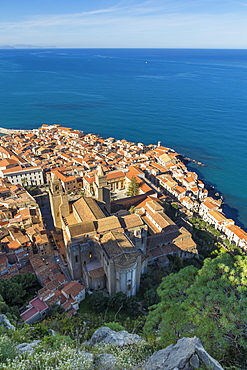 View from Rocca di Cefalu down to the old town and the Cathedral, UNESCO World Heritage Site, Cefalu, Sicily, Italy, Mediterranean, Europe