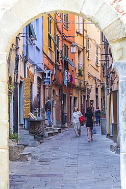 Village gateway (Porta del Borgo), Portovenere, Liguria, Italy, Europe