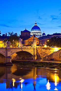 River Tiber and St. Peter's Basilica, Vatican City, UNESCO World Heritage Site, Rome, Lazio, Italy, Europe