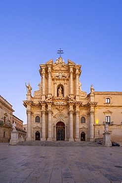 Piazza Duomo, Cattedrale metropolitana della Natività di Maria Santissima, Metropolitan Cathedral of the Nativity of the Blessed Virgin Mary, Ortigia, Syracuse, Sicily, Italy