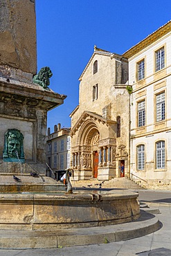 Church of St-Trophime, Place de la Republique, Arles, Provence-Alpes-Côte d'Azur, Bouches-du-Rhône, Arles-Crau-Camargue-Montagnette, Camargue, France