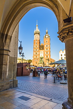 St. Mary's Basilica in the medieval old town, UNESCO World Heritage Site, Krakow, Poland, Europe