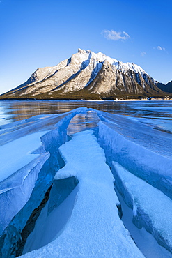 Winter scene at Lake Abraham, Kootenay Plains, Alberta, Canadian Rockies, Canada, North America