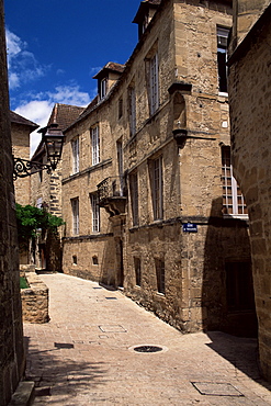 Narrow street, Sarlat, Dordogne, Aquitaine, France, Europe