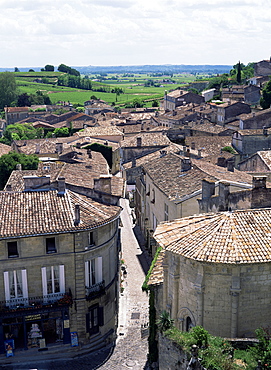 View of the town, St. Emilion, Gironde, Aquitaine, France, Europe