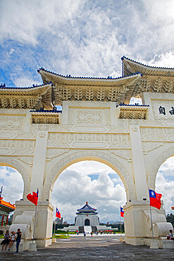 Liberty Square gate and Chiang Kai-shek Memorial Hall, Taipei, Taiwan, Asia