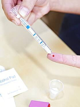 The auto test VIH® is a rapid HIV test you can do at home.