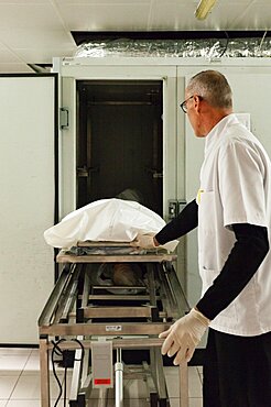 A dead body (corpse) is just arrived in the mortuary chamber in an hospital.