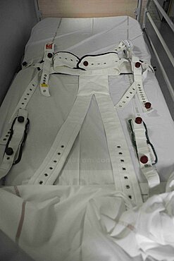 Bed in the Abbeville emergency department with restraint equipment, waist belt, ankle and wrist straps must allow both the safety of the patient but also of the nursing staff.