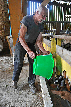 Former high-level sportsman Xavier Philippe has converted to goat farming and the manufacture and sale of fresh cheese, tomme cheese, cottage cheese, cheese, yogurt, organic milk