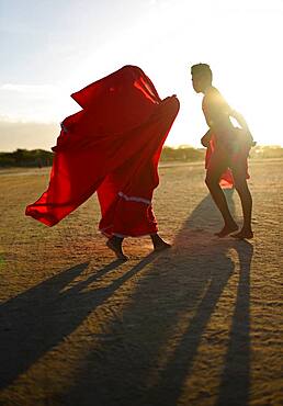 Yonna dance, also called Chichamaya, carries a considerable symbolic charge for the Wayuu indigenous people of Colombia, representing three basic principles for this tribal group: Social equality, collective solidarity and the improvement of relations between the human being and the Cosmos.