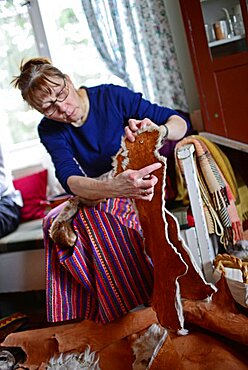 Traditional S?mi arts and crafts. Inside the home of Tuula Airamo, a S?mi descendant, and Reindeer farmer, by Muttus Lake. Inari, Lapland, Finland