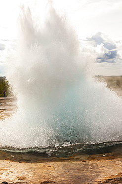 Strokkur geyser erupting, in the Geysir hot springs area, Haukadalur geothermal area, Southwest Iceland