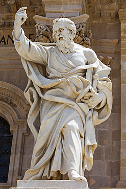 Statue of Saint Paul outside Syracuse Cathedral, Piazza Duomo, Ortygia, Syracuse, Sicily, Italy