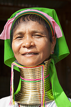 Woman with long neck from the Padaung tribe, Ywama village, Inle Lake, Shan State, Myanmar, (Burma)