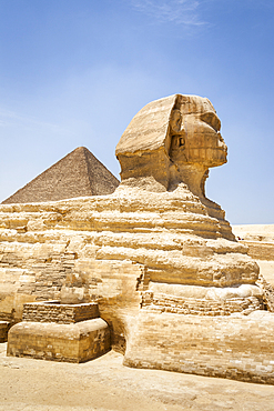 Great Sphinx and Great Pyramid of Giza, also known as Pyramid of Khufu and Pyramid of Cheops, Giza, Cairo, Egypt