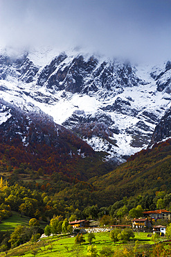 Tanarrio and Picos de Europa National Park.
Camaleￃﾱo village. Liebana county, Cantabria, Spain.