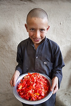 Afghan boy with tomatoes