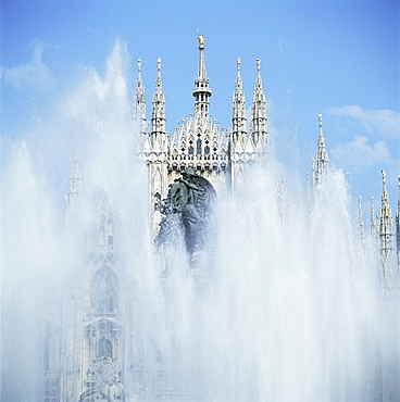 Milan Cathedral seen through fountains, Milan, Lombardia, Italy, Europe