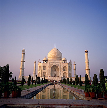 The Taj Mahal at dawn, Agra, Uttar Pradesh, India 