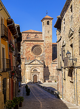 View from Calle Mayor of cathedral church, Catedral de Santa María de Siguenza, Siguenza, Guadalajara province, Spain, Europe