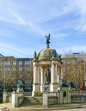Queen Victoria statue, Derby Square, city centre of Liverpool, England, UK large neo-Baroque or Beaux-Arts monument 1906