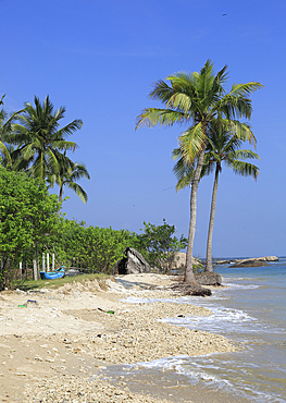 Indian Ocean and sandy tropical beach at Pasikudah Bay, Eastern Province, Sri Lanka, Asia