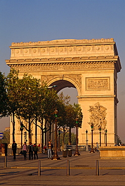 The Arc de Triomphe at dusk, Paris, France, Europe