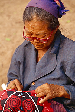 Hmong lady stitching at market, Luang Prabang, Laos, Indochina, Southeast Asia, Asia