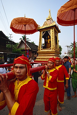 Phra Bang Buddha image in procession, Luang Prabang, Laos, Indochina, Southeast Asia, Asia