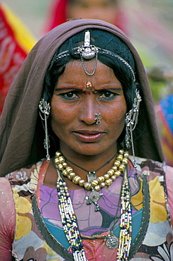 Portrait of a desert nomad gypsy woman, Rajasthan state, India, Asia