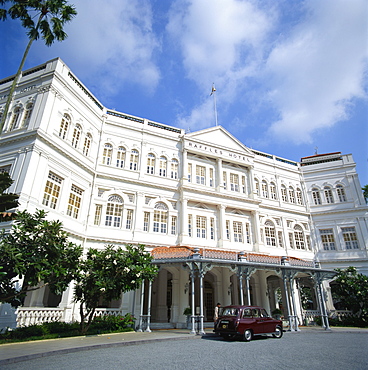 Taxi cab in front of the Raffles Hotel, Singapore, Southeast Asia, Asia