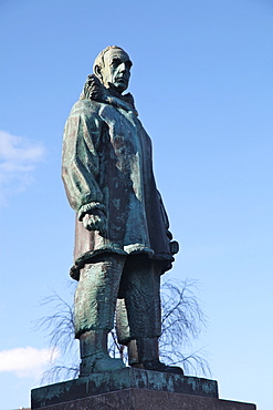 Statue of Roald Amundsen, famous Norwegian explorer, in main square of Tromso, Troms, Norway, Scandinavia, Europe