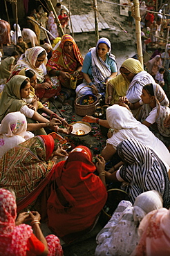 Women performing puja on the river front, Varanasi (Benares), Uttar Pradesh state, India, Asia