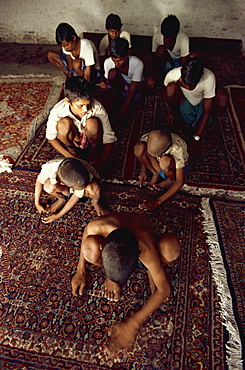 Carpet clipping and finishing, northern India, India, Asia