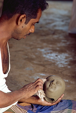 Making clay based image of Durga, the ten armed warrior goddess, for use in the Durga Puja festival, Varanasi, Uttar Pradesh, India, Asia