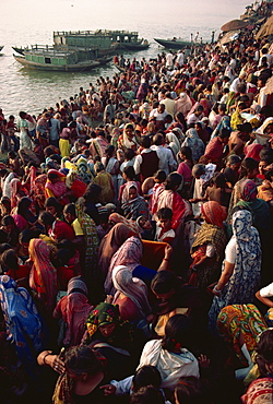 Mass bathing in the holy River Ganga to celebrate the Kartik Poonima festival Varanasi, Uttar Pradesh state, India, Asia