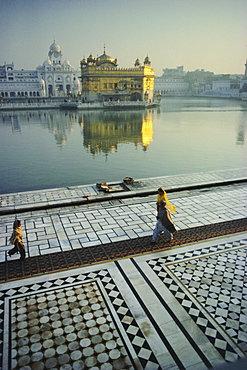 The Golden Temple, holiest shrine in the Sikh religion, Amritsar, Punjab, India