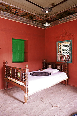 Traditional mud floor contrasting with the magnificently painted ceiling in restored traditional Pol house, Ahmedabad, Gujarat state, India, Asia 