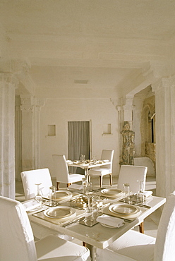 Dining room, Devi Garh Fort Palace Hotel, Devi Garh, near Udaipur, Rajasthan state, India, Asia