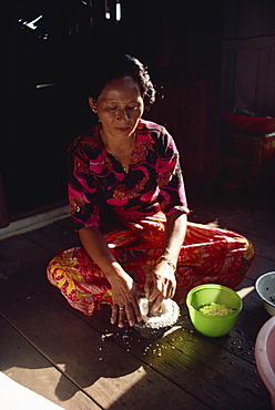 Housewife making coconut milk, northern Malaysia, Malaysia, Southeast Asia, Asia