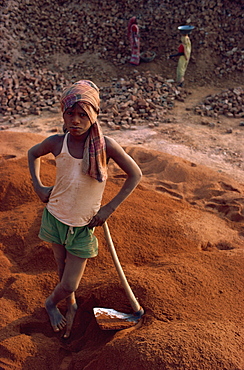 Recycling of building bricks for more brickmaking, India, Asia