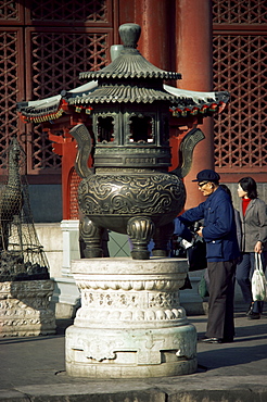 Incense burner, Summer Palace, Beijing, China, Asia