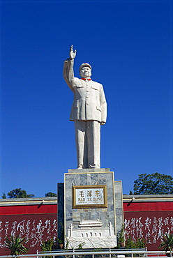 Statue of Mao Tse Tung, Lijiang, Yunnan Province, China, Asia